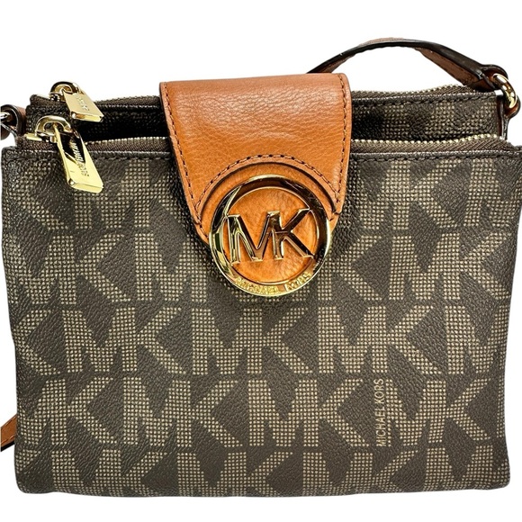 Michael Kors All-In-One Crossbody Bag in Saffiano & Vachetta Leather - Picture 3 of 7